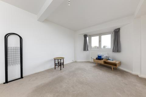 2 bedroom flat to rent, Upper Richmond Road, London, Putney