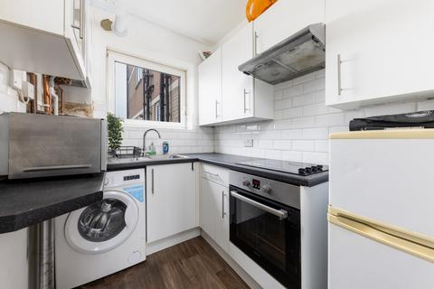 2 bedroom flat to rent, Upper Richmond Road, London, Putney