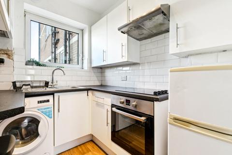 2 bedroom flat to rent, Upper Richmond Road, London, Putney