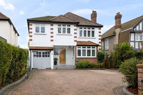 4 bedroom detached house to rent, The Drive, Wallington