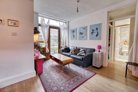 2 bedroom flat to rent, Massie Road, Hackney E8