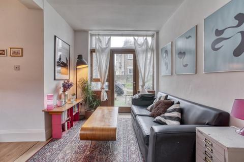 2 bedroom flat to rent, Massie Road, Hackney E8