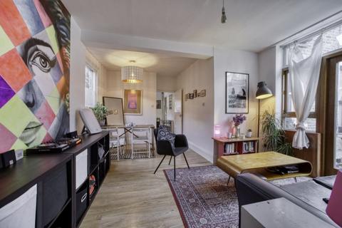 2 bedroom flat to rent, Massie Road, Hackney E8