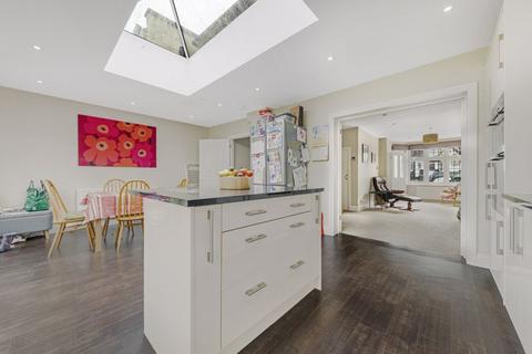 3 bedroom end of terrace house for sale, Dorchester Avenue, Bexley