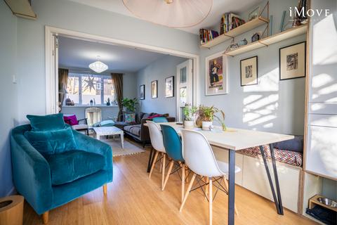 10 Bargrove Crescent, London, SE6 4LD