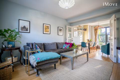 10 Bargrove Crescent, London, SE6 4LD