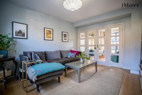 10 Bargrove Crescent, London, SE6 4LD