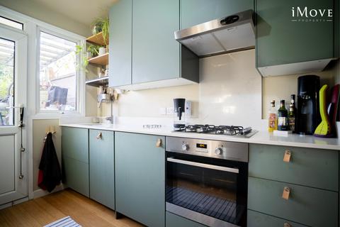 10 Bargrove Crescent, London, SE6 4LD