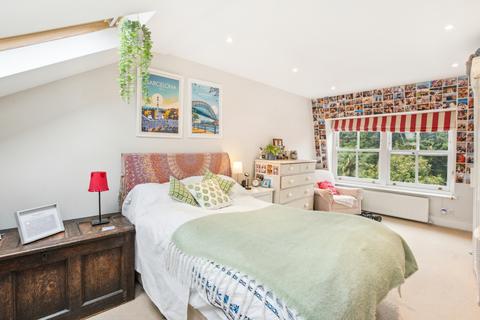 4 bedroom end of terrace house for sale, Cleveland Gardens, Barnes, London