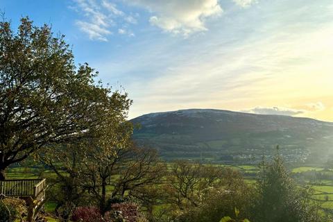 4 bedroom detached house for sale, Llanwenarth, Abergavenny