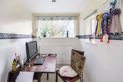 36 Hogarth Hill, London, NW11 6BA