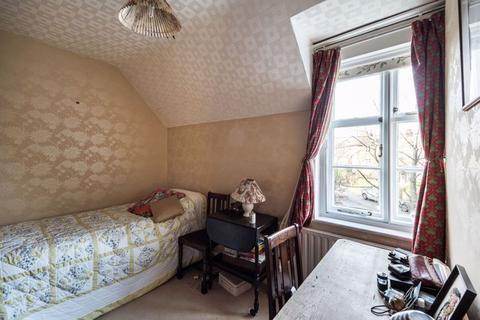 36 Hogarth Hill, London, NW11 6BA