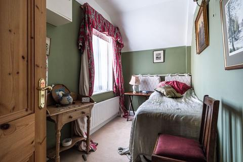36 Hogarth Hill, London, NW11 6BA