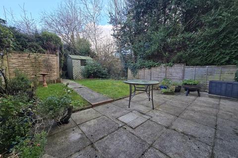 2 bedroom end of terrace house to rent, Steyning