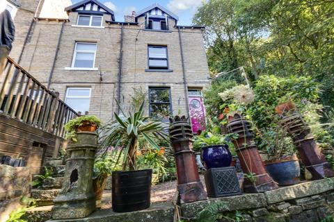 3 bedroom end of terrace house to rent, Osborne Place, Hebden Bridge