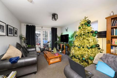 2 bedroom apartment for sale, New Zealand Avenue, Walton-On-Thames