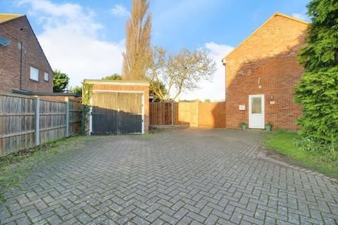 4 bedroom semi-detached house for sale, Beauchamp Close, St. Neots PE19