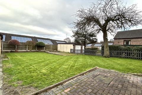 2 bedroom detached bungalow to rent, George Street, Newcastle