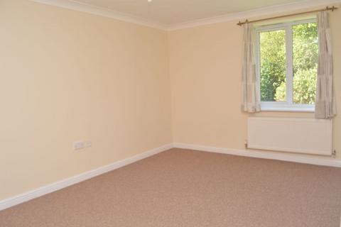 2 bedroom apartment to rent, Grasholm Way, Slough