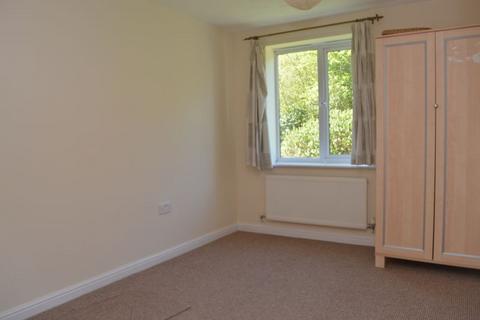 2 bedroom apartment to rent, Grasholm Way, Slough