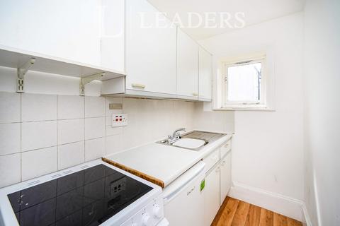 Studio to rent, Buckingham Place