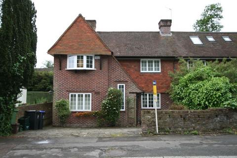 3 bedroom semi-detached house to rent, Oxford Road, Gerrards Cross