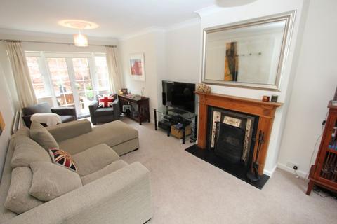 3 bedroom semi-detached house to rent, Oxford Road, Gerrards Cross