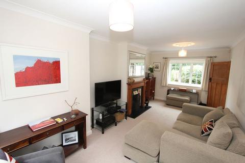 3 bedroom semi-detached house to rent, Oxford Road, Gerrards Cross