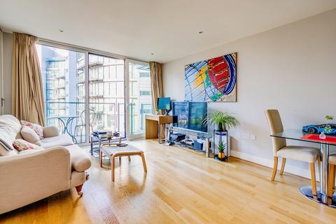 1 bedroom apartment to rent, Queenstown Road, London