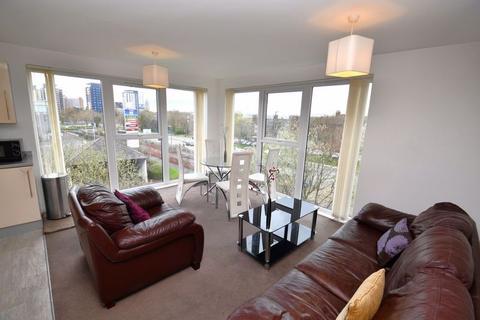 3 bedroom apartment to rent, Pilgrims Way, Salford