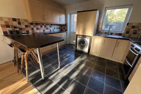 2 bedroom terraced house to rent, Honeysuckle Close, Bristol