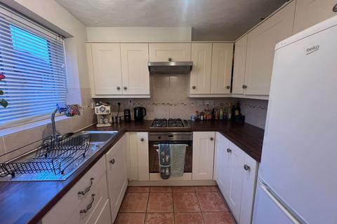 2 bedroom terraced house to rent, Ferndene, Bristol