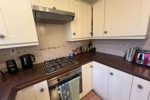 2 bedroom terraced house to rent, Ferndene, Bristol