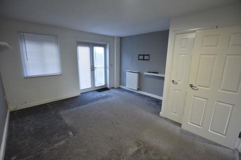 3 bedroom terraced house to rent, Ravenstone Court, Nottingham