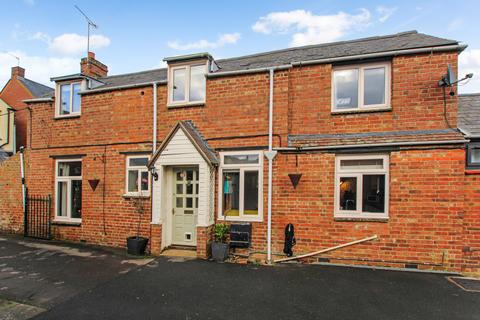 3 bedroom semi-detached house to rent, Brackley NN13