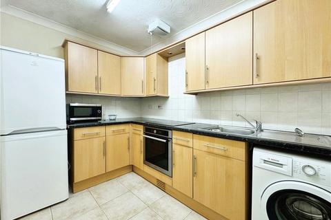 2 bedroom apartment to rent, Clewer Hill Road