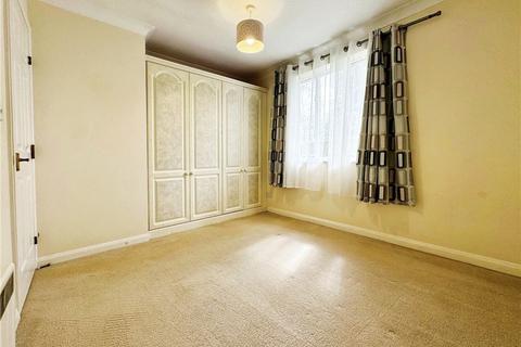 2 bedroom apartment to rent, Clewer Hill Road