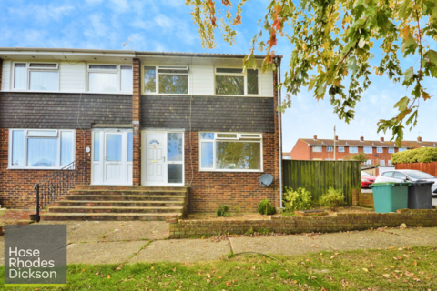 3 bedroom end of terrace house to rent, Sandcroft Avenue, Ryde