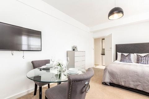 Studio to rent, Hill Street, London