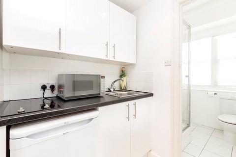 Studio to rent, Hill Street, London