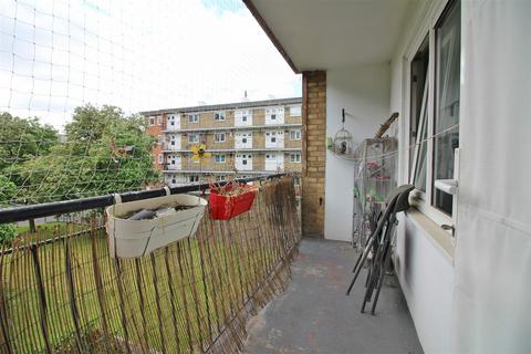 1 bedroom flat to rent, Wellington Row, London