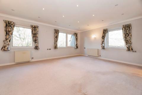 1 bedroom retirement property for sale, Salisbury Road, Worcester Park KT4