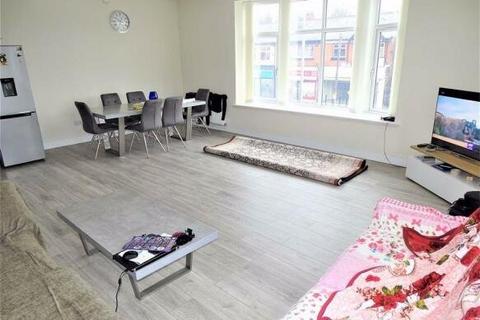 2 bedroom flat to rent, Bury New Road, Manchester M25