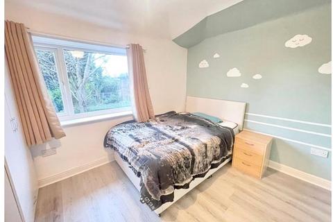 3 bedroom semi-detached house to rent, Dalham Avenue, Manchester M9