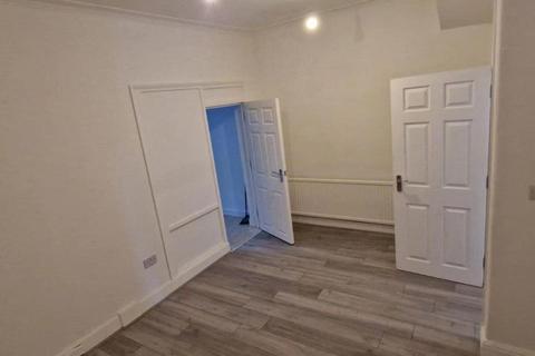 5 bedroom terraced house to rent, Colindale Aveune,Colindale