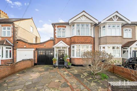 3 bedroom semi-detached house for sale, Norbury Gardens, Romford