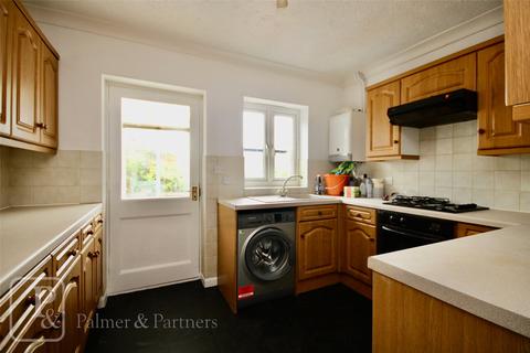 2 bedroom bungalow for sale, Freshwater Lane, Clacton-on-Sea, Essex, CO15