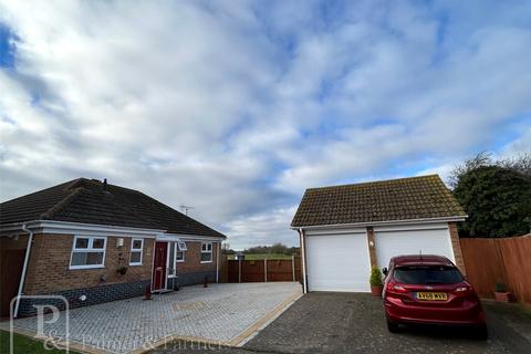 3 bedroom bungalow for sale, Penzance Close, Clacton-on-Sea, Essex, CO15