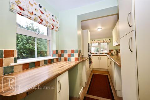 2 bedroom end of terrace house for sale, Clacton Road, Little Oakley, Harwich, Essex, CO12