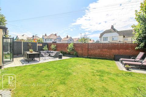 5 bedroom link detached house for sale, Skelmersdale Road, Clacton-on-Sea, Essex, CO15